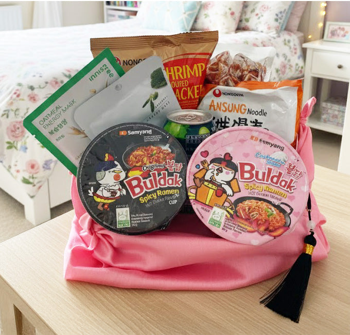 Pop Diva Pink & Black Snack Set (FREE Keyring included)*